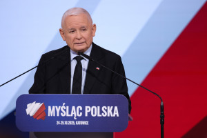100,000 PLN for a third child. PiS fights for voters.