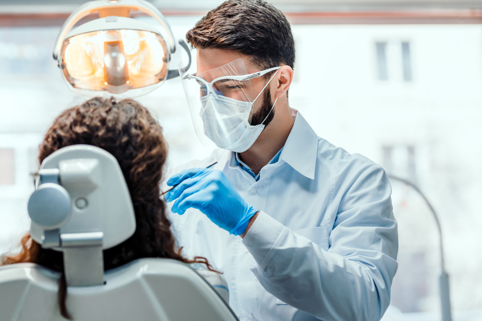 900 złotych dla wszystkich na dentystę. Dla niektórych choćby 1200 zł lub 1500 zł