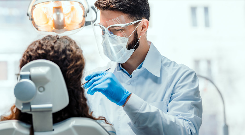 900 złotych dla każdego na dentystę. Dla niektórych nawet 1200 zł lub 1500 zł