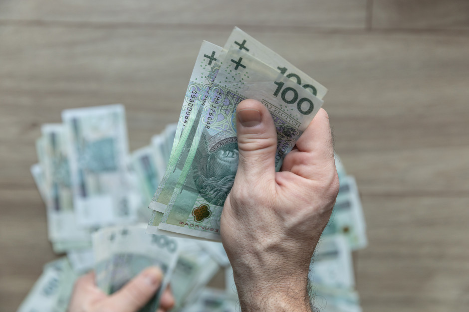 2407 zł w 2025 roku. "Szkolny koszyk" podrożał o 813 zł