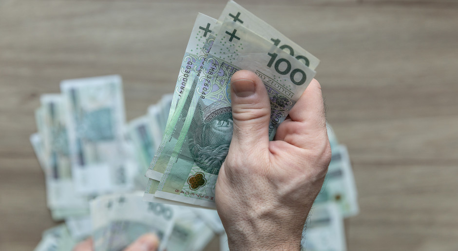 2407 zł w 2025 roku. "Szkolny koszyk" podrożał o 813 zł