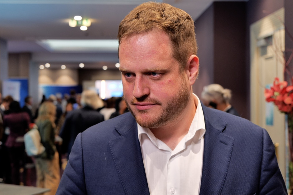 Janusz Cieszyński o produkcji leków: kto dzisiaj zaoszczędzi, w przyszłości może słono zapłacić