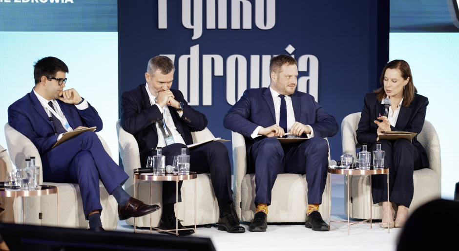 Koniec luksusowych kontraktów? Kłótnia o "lekarza przedsiębiorcę"