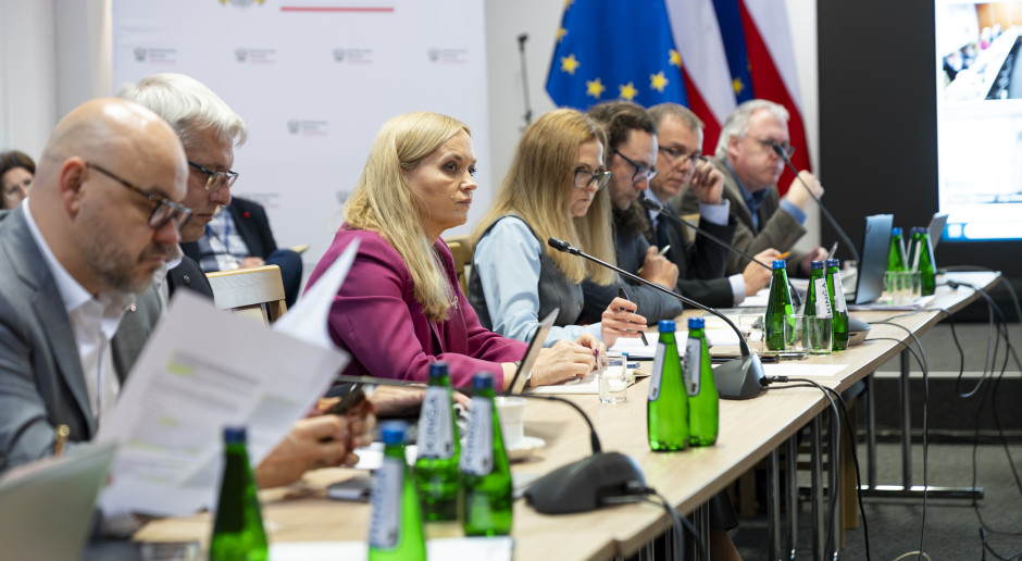 Wiemy, jakie zmiany w systemie wynagrodzeń szykuje MZ. Kolejna tura rozmów w listopadzie