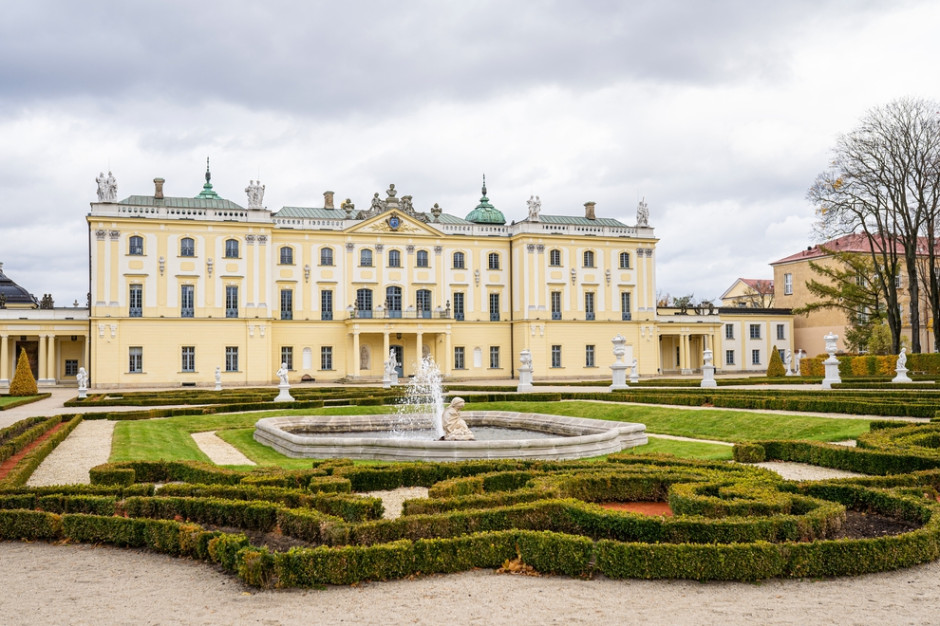 98 osób odebrało dyplomy Uniwersytetu Medycznego w Białymstoku. Wśród nich fizjoterapeuci i dietetycy