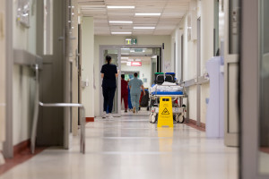 Fine della spirale delle offerte o scherzo? I direttori sulle idee del Ministero della Salute per la retribuzione dei medici