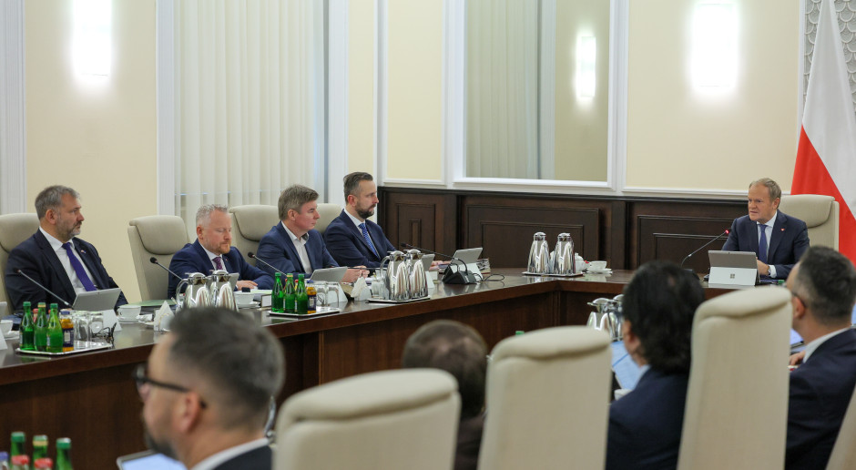 4 dni pracy w tygodniu. Kto skorzysta z rządowego programu? Rozpętała się burza