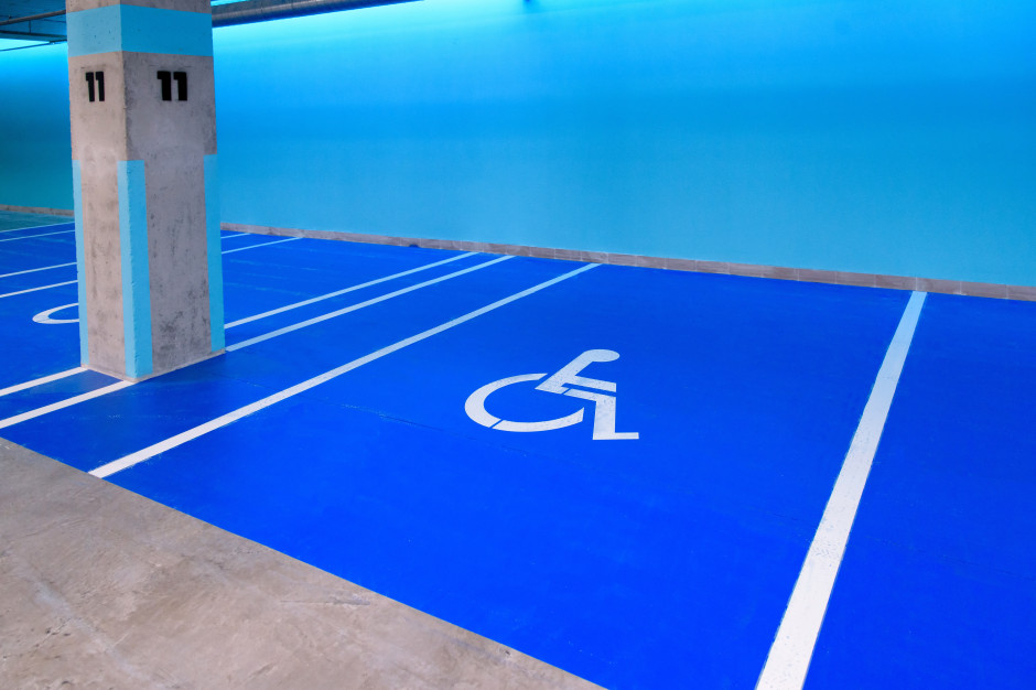 Karty parkingowe na tych samych zasadach w całej Polsce. Nowy pomysł to rewolucja