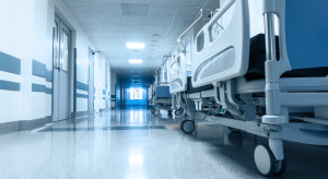 Prywatnie lub na NFZ w jednym miejscu. Rulkiewicz: mamy budować dwa szpitale?