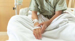 Wlewy z witaminy C, bio-elektroterapie. Sąd: są niezgodne z nauką, a nie "wspomagające"