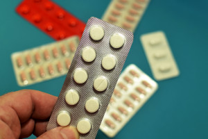 Zakazane połączenie - prowadzi do toksycznych uszkodzeń wątroby. Farmaceutka alarmuje