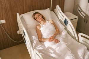 Zaczyna się od osłabienia. W piorunującym tempie wyniszcza wątrobę