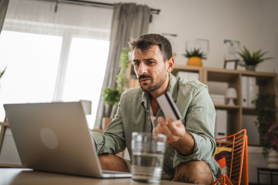 O własnej śmierci dowiedział się od banku. Zmyślony lekarz stwierdził fikcyjny zgon