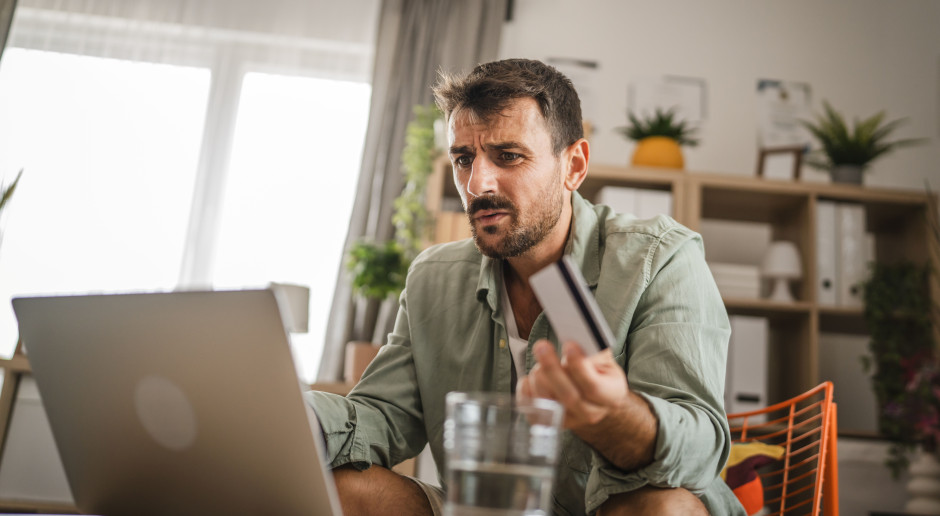 O własnej śmierci dowiedział się od banku. Zmyślony lekarz stwierdził fikcyjny zgon