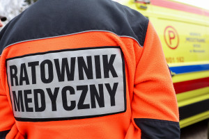 Pacjent w kryzysie samobójczym w karetce. Są wytyczne dla ratowników