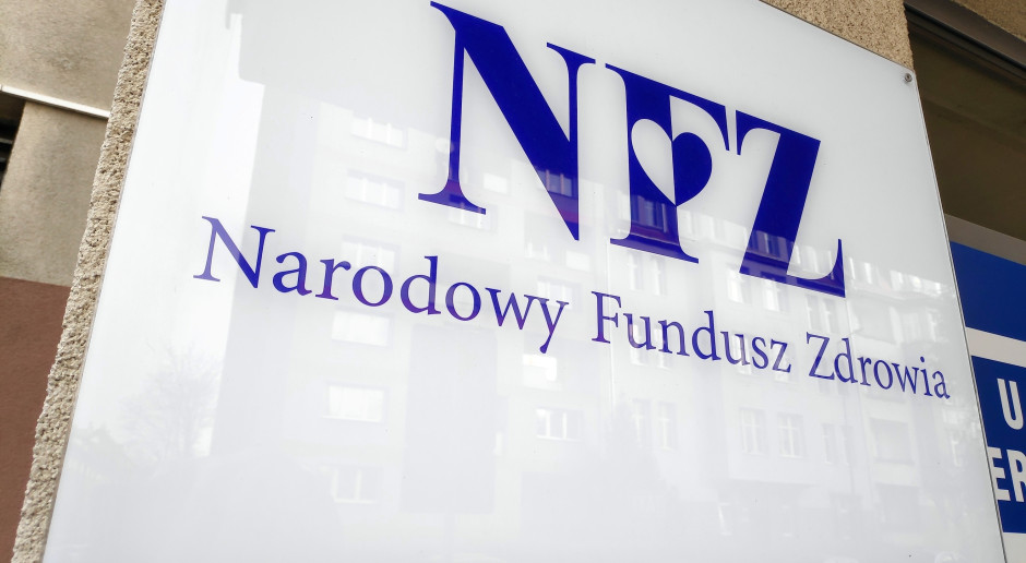 NFZ chce zdobyć nowych pracowników, resort luzuje ograniczenia. Projekt trafił do konsultacji