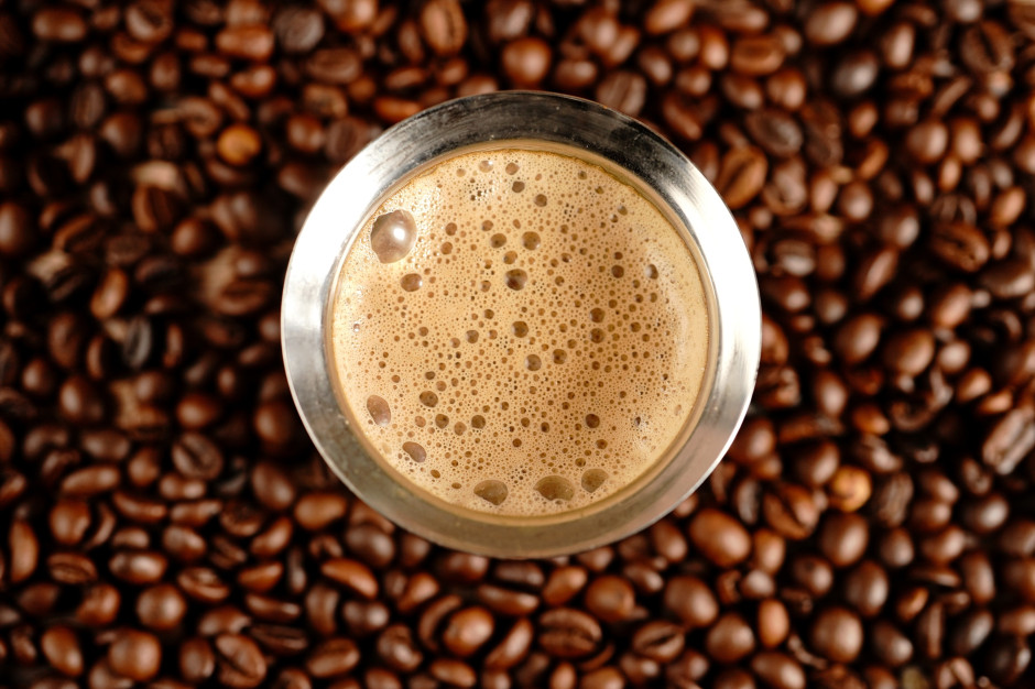 3 do 5 filiżanek dziennie. Naukowcy: najważniejsza jest godzina picia kawy