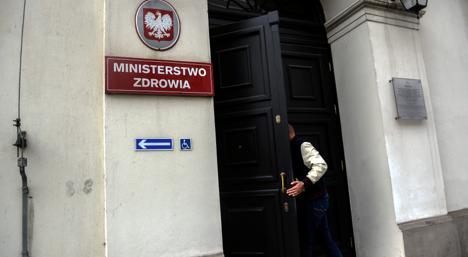 Ministerstwo Zdrowia dementuje doniesienia o przekładaniu zabiegów lub "odsyłaniu" chorych