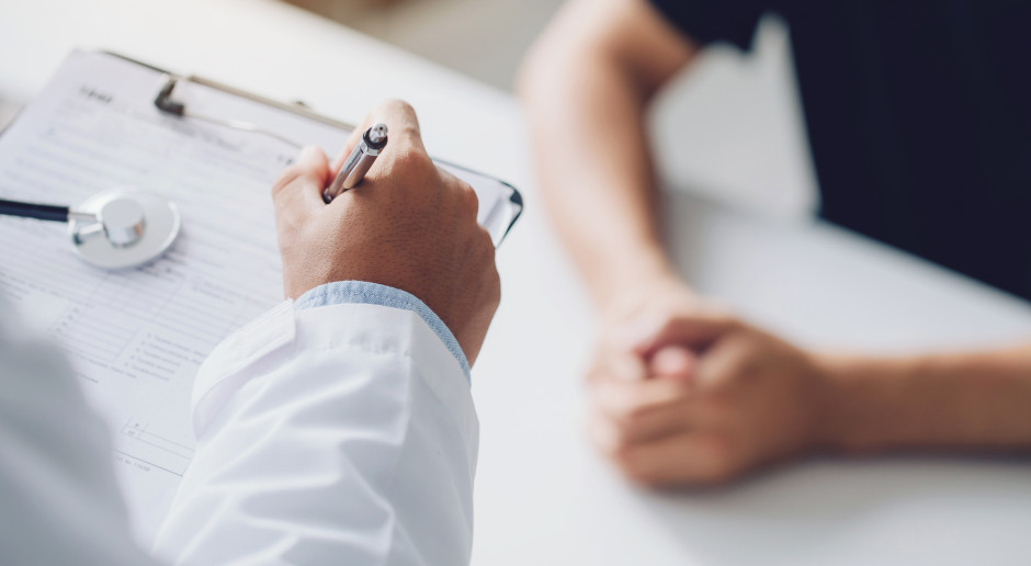 Zakaz, który boli – jak ograniczenia w reklamie wyrobów medycznych duszą rozwój medycyny estetycznej