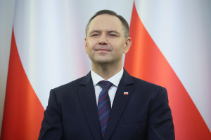 Nie mehr in Schlangen anstehen. Der Präsident hat eine neue Ära im Gesundheitswesen eingeläutet.