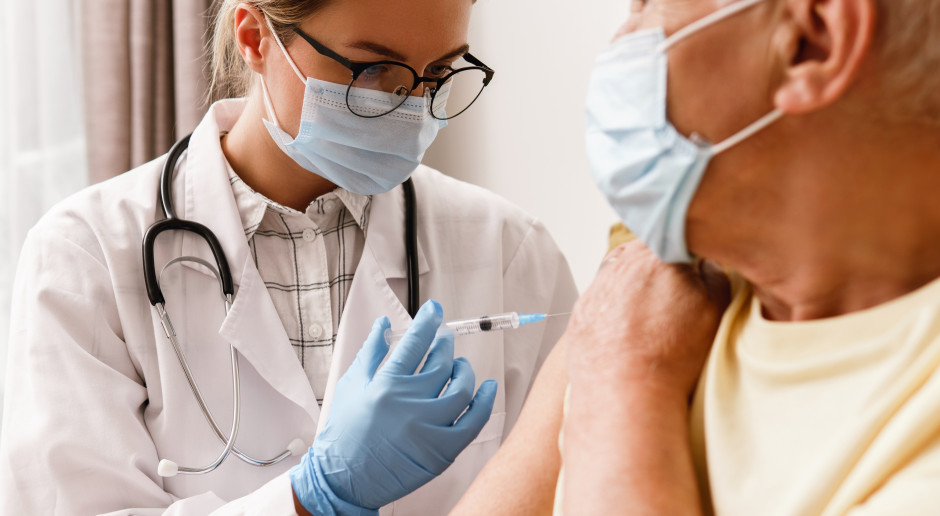 Szczepienia zalecane. Lekarze wyjaśniają dlaczego potrzebują ich seniorzy