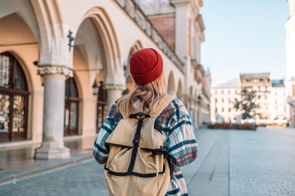 Dotyczy wszystkich "krajowych" turystów. choćby 5 zł za dobę stałej opłaty