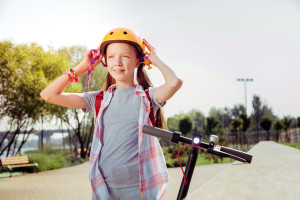 Helmen zijn verplicht op fietsen en e-scooters. Voor wie geldt deze nieuwe eis?