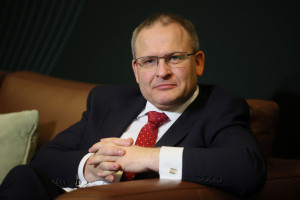 Medicijnen in het ziekenhuisdepot, facturen aan het Nationaal Gezondheidsfonds. Een manier om de financiële zekerheid van ziekenhuizen te waarborgen.