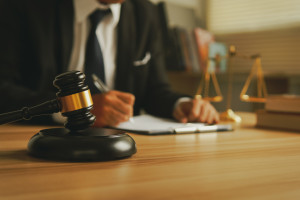 Zamach na ochronę patentową leków czy sposób na sztuczne przedłużanie monopolu? Spór się zaostrza