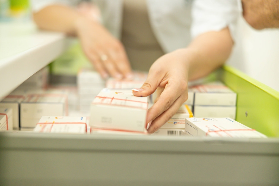 GIF: pilne wycofanie. 3 popularne leki znikają z aptek