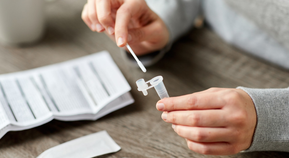 Jest orzeczenie: 40 000 zł dla pracownicy ws. o brak potwierdzonego szczepienia