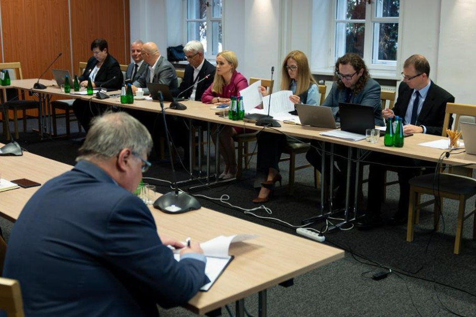 Zarobki medyków. Ponad 100 uwag do propozycji ministertwa. "Limit dla lekarza, to limit dla pacjentów"