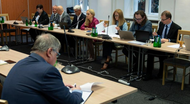 Zarobki medyków: ponad 100 uwag do propozycji ministerstwa. "Limit dla lekarza to limit dla pacjentów"