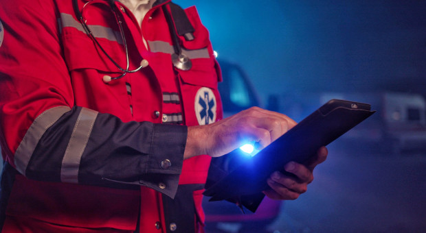 Zgon "przy okazji": nie, koroner: tak. Ratownicy reagują na propozycje ministerstwa