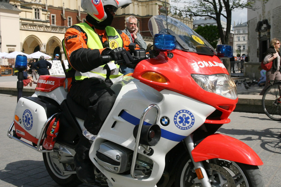 Od dzisiaj nowe świadczenie w ratownictwie. Motocykl ratunkowy pojedzie tam, gdzie nie dotrze ambulans