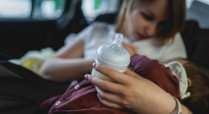 Wycofane, ale wciąż można kupić. Mleko dla dzieci od prof. Cichosz pod lupą śledczych