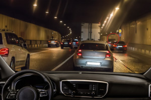 Tunel na S7, nagle auto staje. 