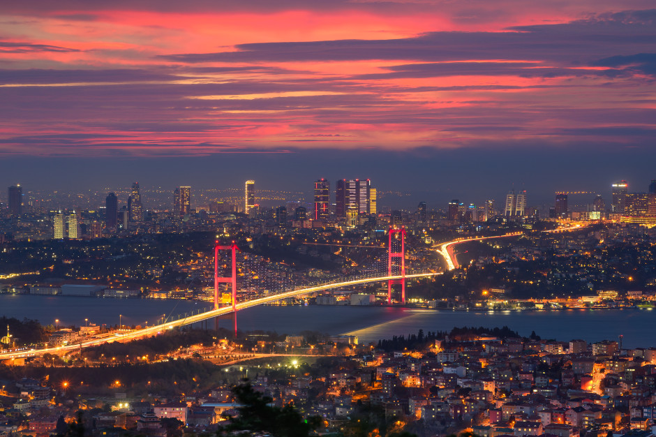 Nie żyją turyści z Niemiec. Służby podały, co jedli z ulicznych stoisk