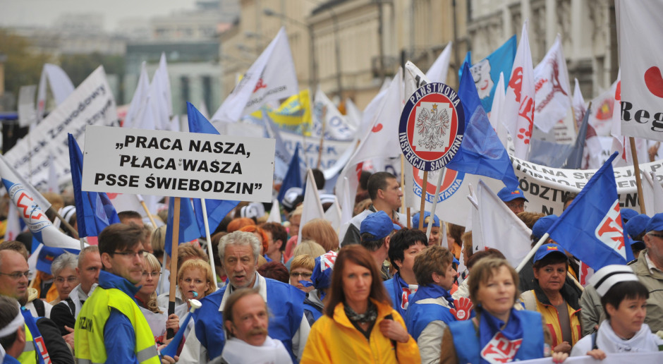 Zaskakujące dane o lekarzach, pielęgniarkach i opiekunach. Średnia OECD kontra olbrzymie niedobory