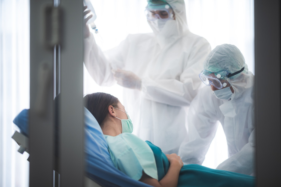 Lawinowy wzrost przypadków za naszą granicą. Polski rząd odradza wyjazdów do tego kraju