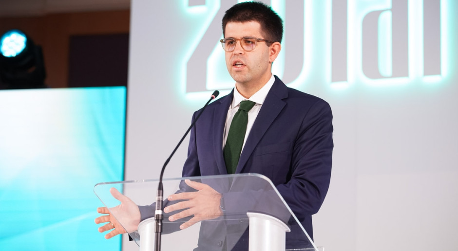 Ponad 100 tys. zł dla lekarza? Prezes NIL wskazuje winnego kominów płacowych