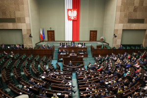 "Nie stać nas na weto prezydenta". Gra o 7,6 mld zł dla NFZ: wynik w Sejmie znany z góry