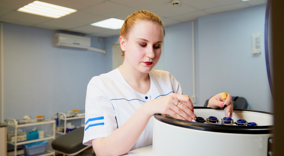 Rumuńskie pielęgniarki w Polsce. Prezydent zadecydował, polskie pielęgniarki komentują