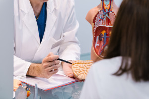 Przełom w badaniach nad wrzodziejącym zapaleniem jelita grubego. Toksyczna bakteria na celowniku naukowców