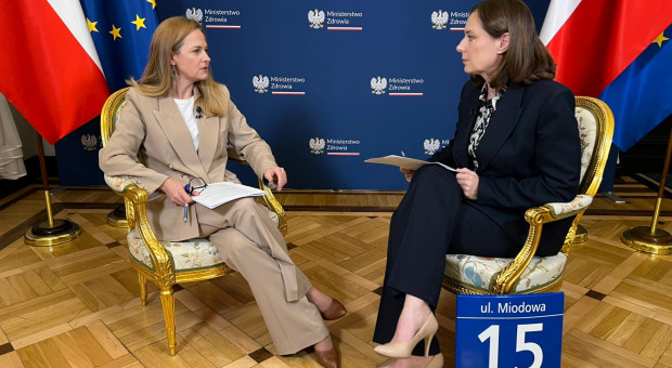 Nowe zasady wynagradzania medyków od stycznia 2027? Wiceminister zdradza szczegóły w "Miodowej 15"