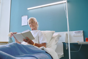 Książki dla pacjentów. Centrum Onkologii w Szczecinie rusza ze świąteczną zbiórką