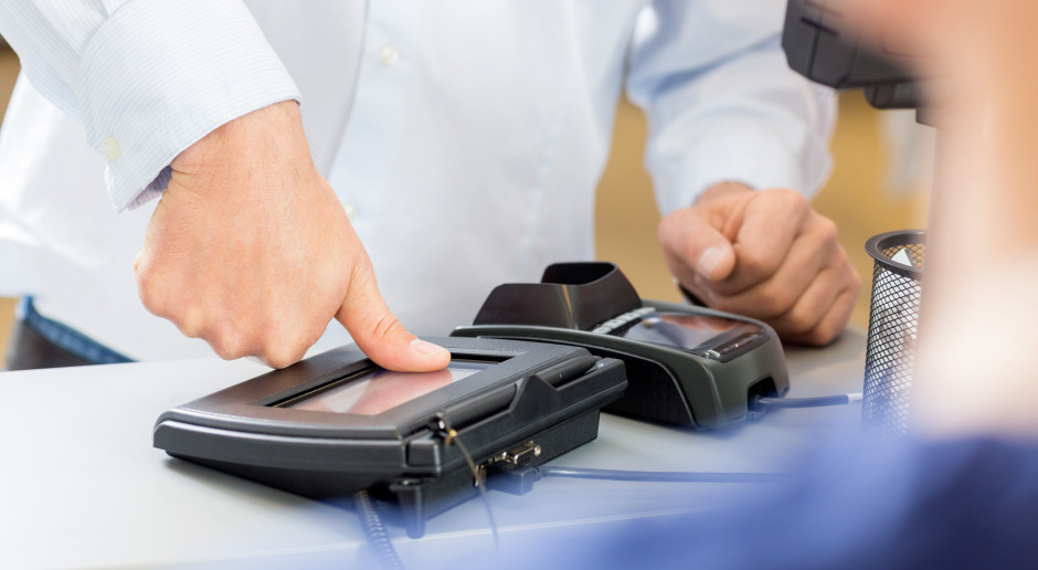 Rewolucja w sklepach? 3 "małpki" na tydzień i 1 papieros dziennie. Na BLIK lub odcisk palca