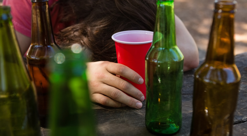 Tak piją polskie dzieci. Wstrząsające: problemów ze zdobyciem trunków nie mają żadnych