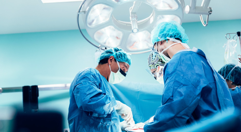 Pierwszy taki zabieg w Polsce. Usunęli z nogi seniora 30-centymetrowy zakrzep