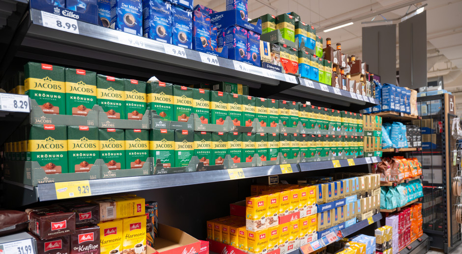 Palą, mielą i sypią do kawy. Tak oszuści podrabiają artykuły znanych marek